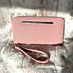 Steve Madden BZippy wallet wristlet